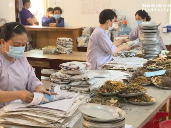 dat lich kham banner